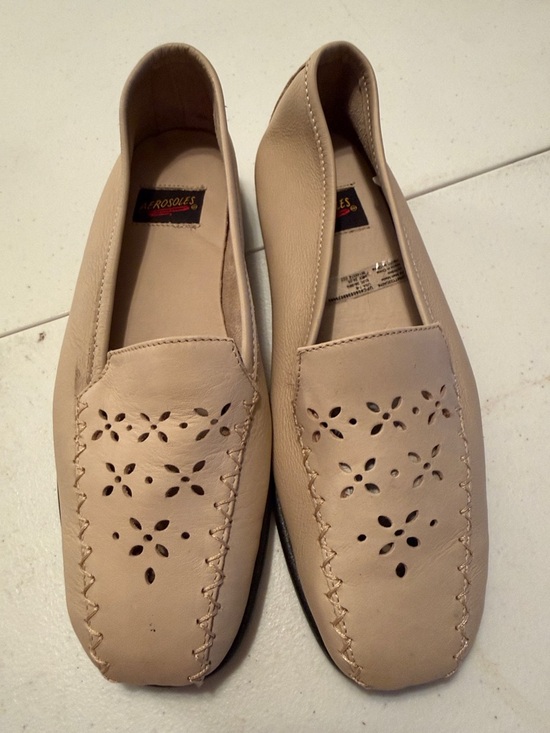 AEROSOLES Shoes - AEROSOLES Women's Beige Laser-Cut Leather Loafers